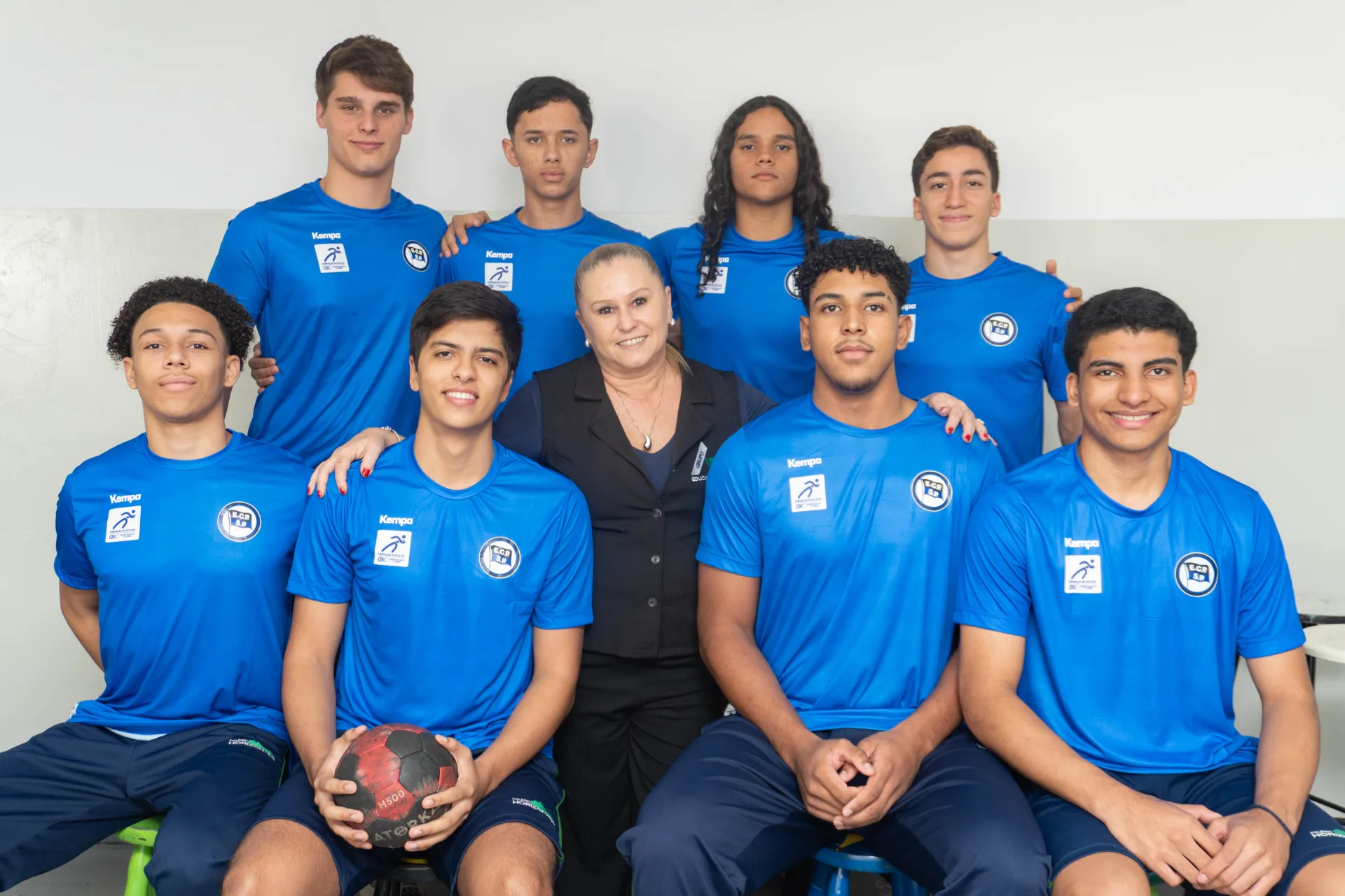 Atletas do Esporte Clube Pinheiros apoiados pelo Grupo A